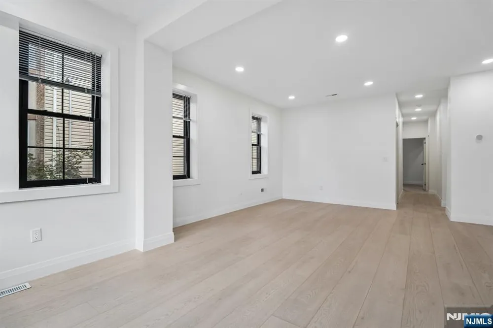 423 Aurora Avenue 1 Cliffside Park, NJ 07010