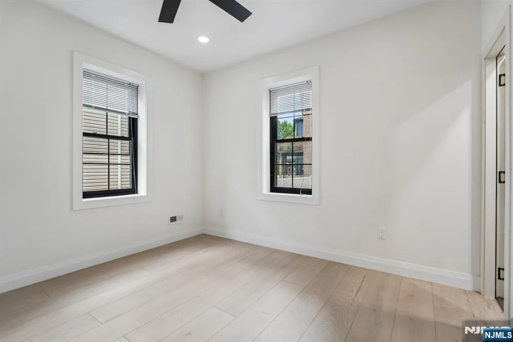 423 Aurora Avenue 1 Cliffside Park, NJ 07010