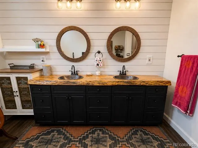 470 Bowie Road Penrose, CO 81420