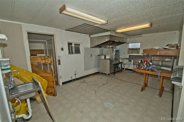 77 E 10th Street Moffat, CO 81143