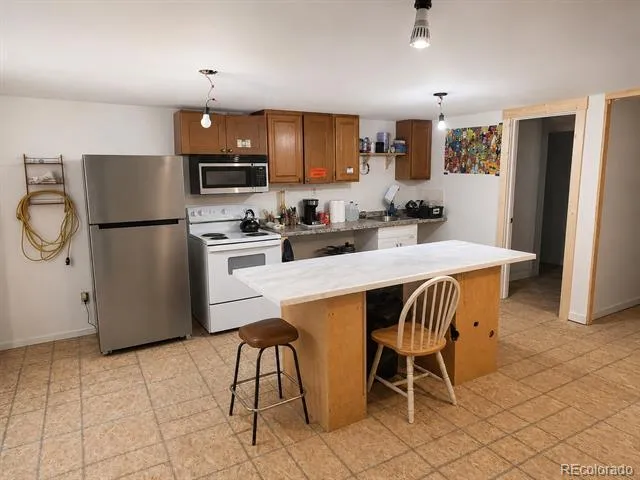 827 S Regiel Boulevard Moffat, CO 81143