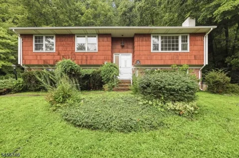 24 Hickory Rd
