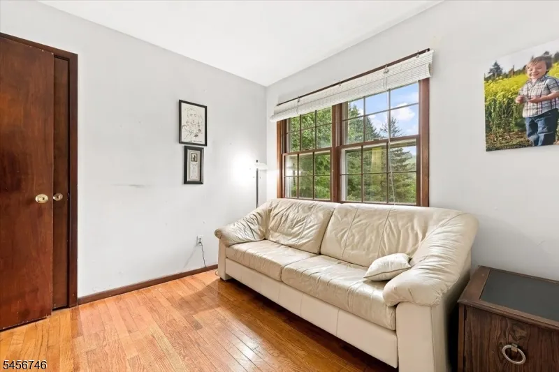 24 Hickory Rd Ringwood, NJ 07456