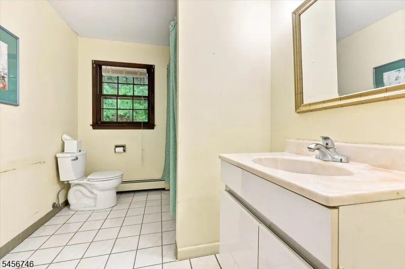 24 Hickory Rd Ringwood, NJ 07456