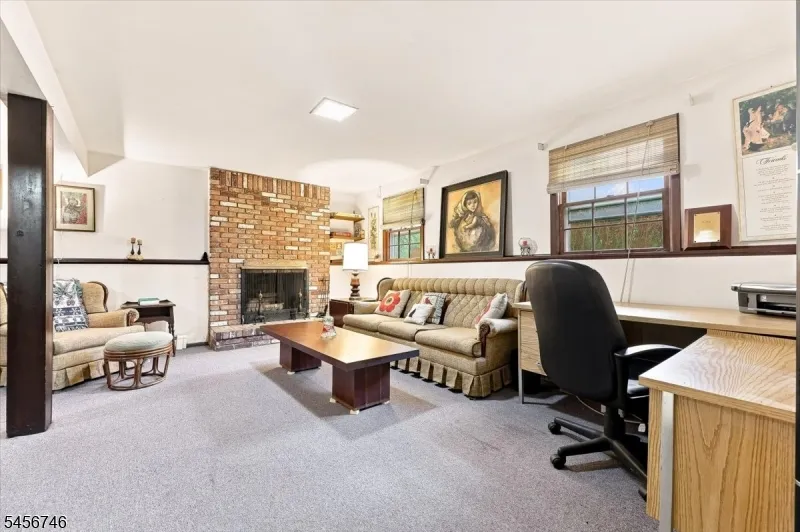 24 Hickory Rd Ringwood, NJ 07456