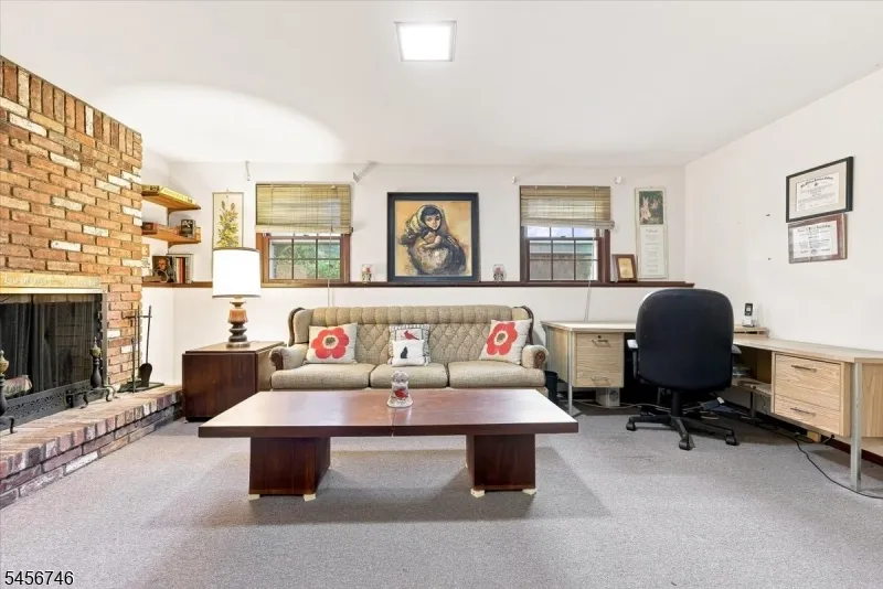 24 Hickory Rd Ringwood, NJ 07456