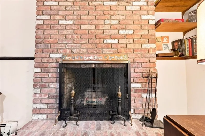 24 Hickory Rd Ringwood, NJ 07456