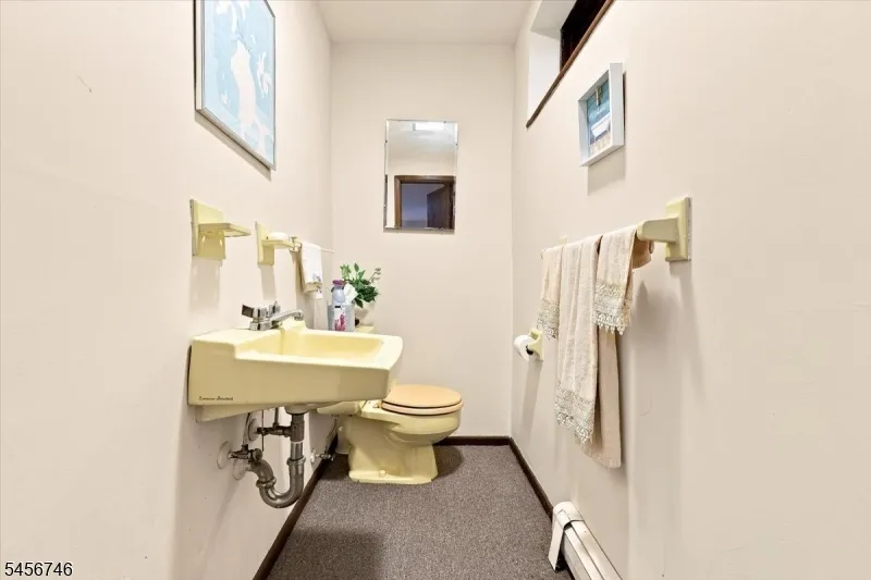 24 Hickory Rd Ringwood, NJ 07456