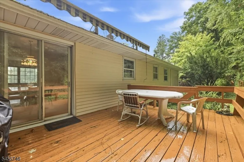24 Hickory Rd Ringwood, NJ 07456