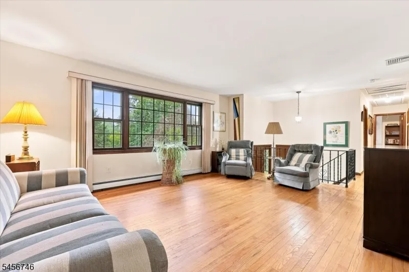 24 Hickory Rd Ringwood, NJ 07456