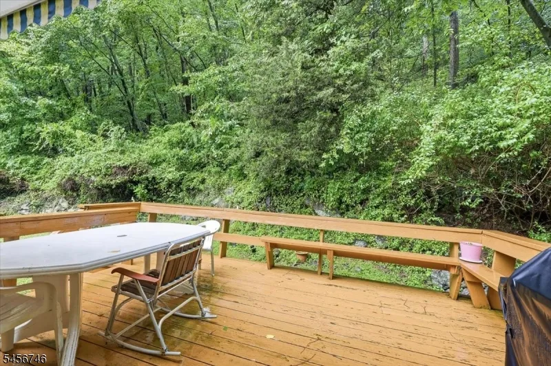 24 Hickory Rd Ringwood, NJ 07456
