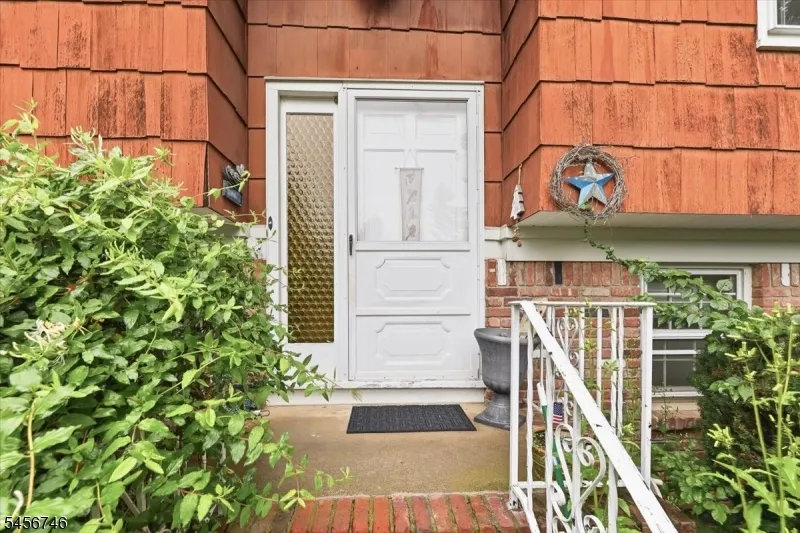 24 Hickory Rd Ringwood, NJ 07456