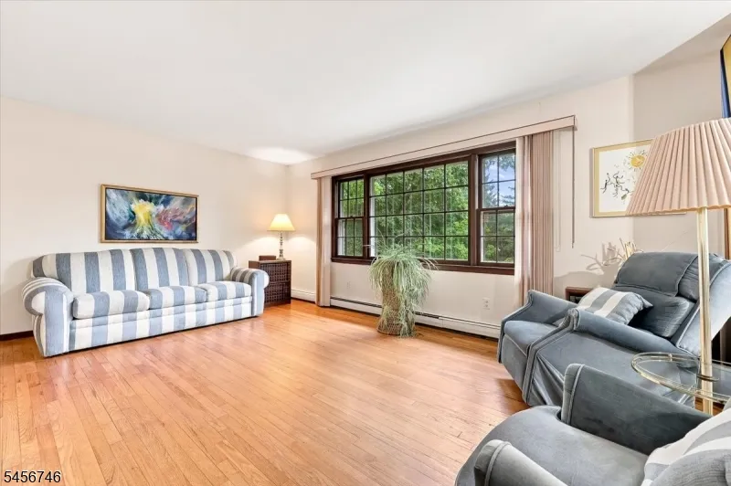 24 Hickory Rd Ringwood, NJ 07456