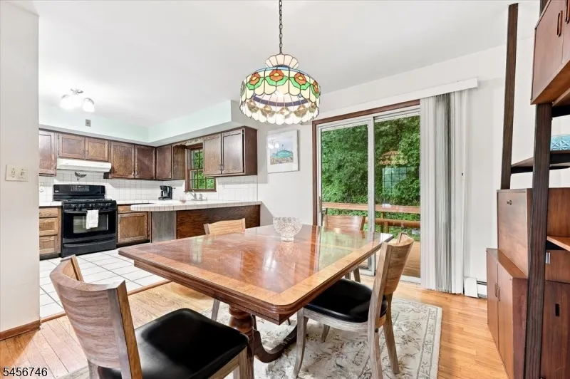 24 Hickory Rd Ringwood, NJ 07456