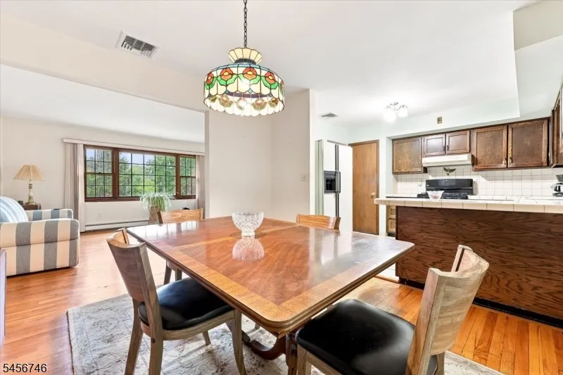 24 Hickory Rd Ringwood, NJ 07456