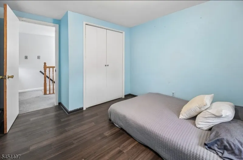 29 Henry St Elmwood Park, NJ 07407