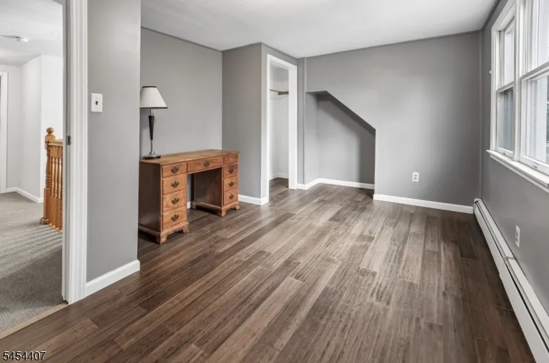 29 Henry St Elmwood Park, NJ 07407