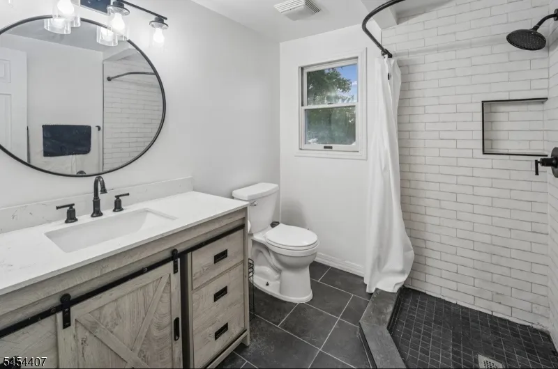 29 Henry St Elmwood Park, NJ 07407
