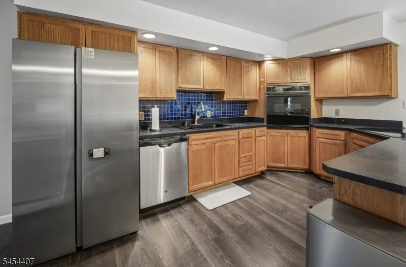 29 Henry St Elmwood Park, NJ 07407