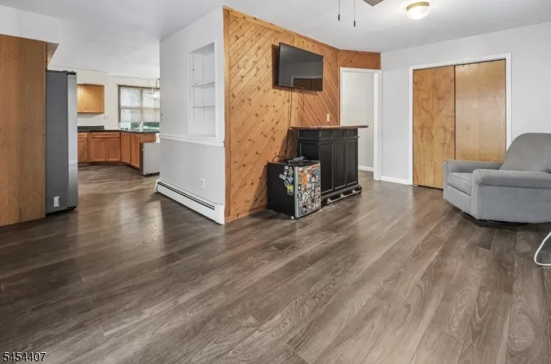 29 Henry St Elmwood Park, NJ 07407