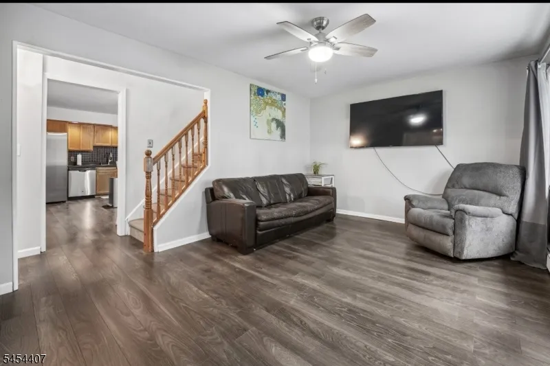 29 Henry St Elmwood Park, NJ 07407