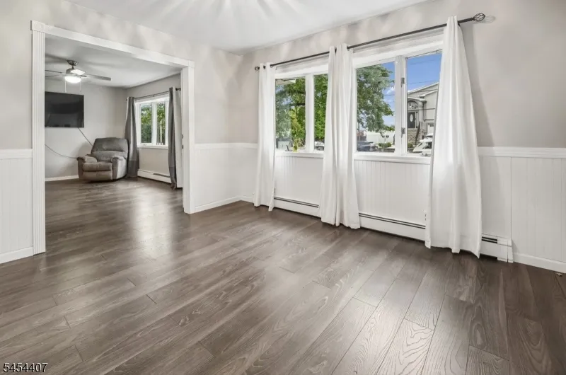 29 Henry St Elmwood Park, NJ 07407