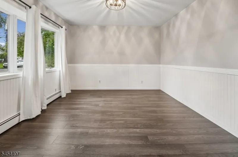 29 Henry St Elmwood Park, NJ 07407