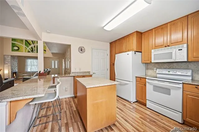 2858 S Vaughn Way Aurora, CO 80014