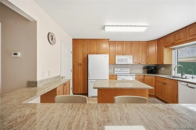 2858 S Vaughn Way Aurora, CO 80014