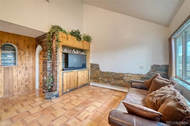 2283 CO RD 323 Westcliffe, CO 81252