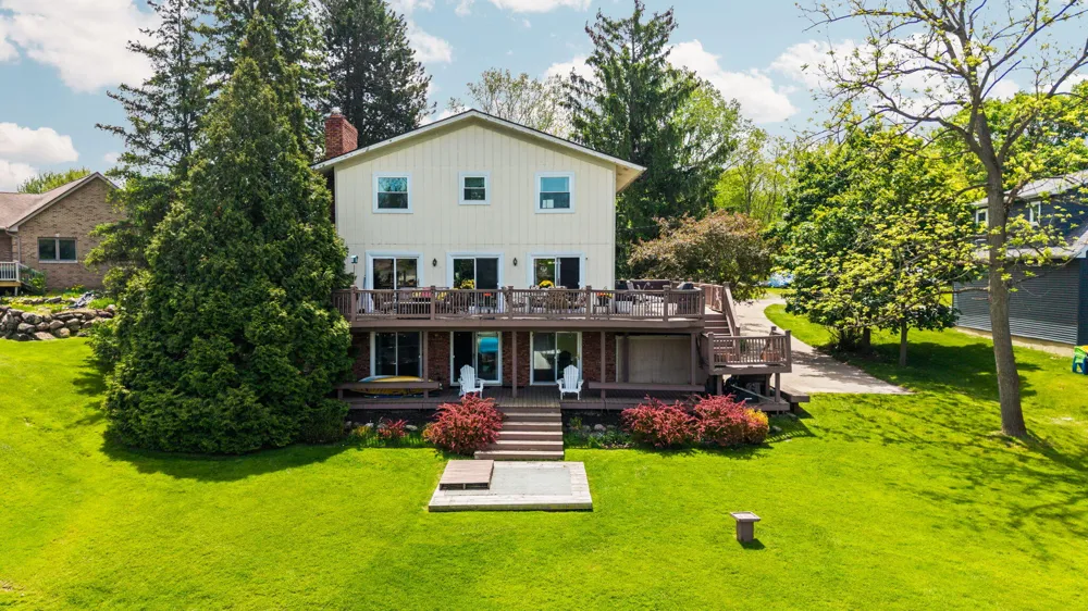 7490 Ledgewood Drive Tyrone Township, MI 48430