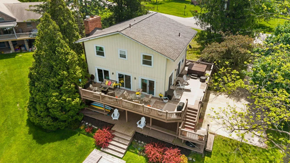 7490 Ledgewood Drive Tyrone Township, MI 48430
