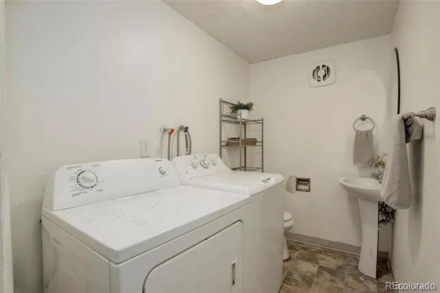 1638 Chester Street Aurora, CO 80010