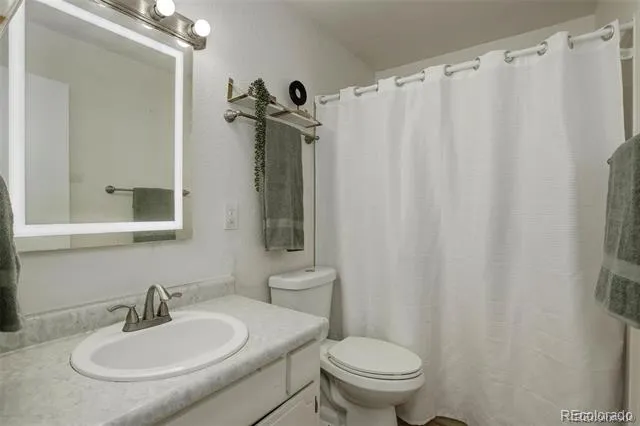 1638 Chester Street Aurora, CO 80010