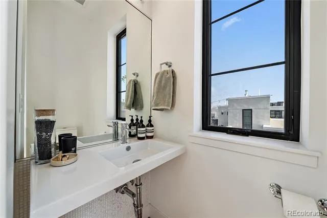 818 Ash Street #5 Denver, CO 80220