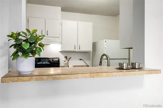 2281 S Vaughn Way #118A Aurora, CO 80014