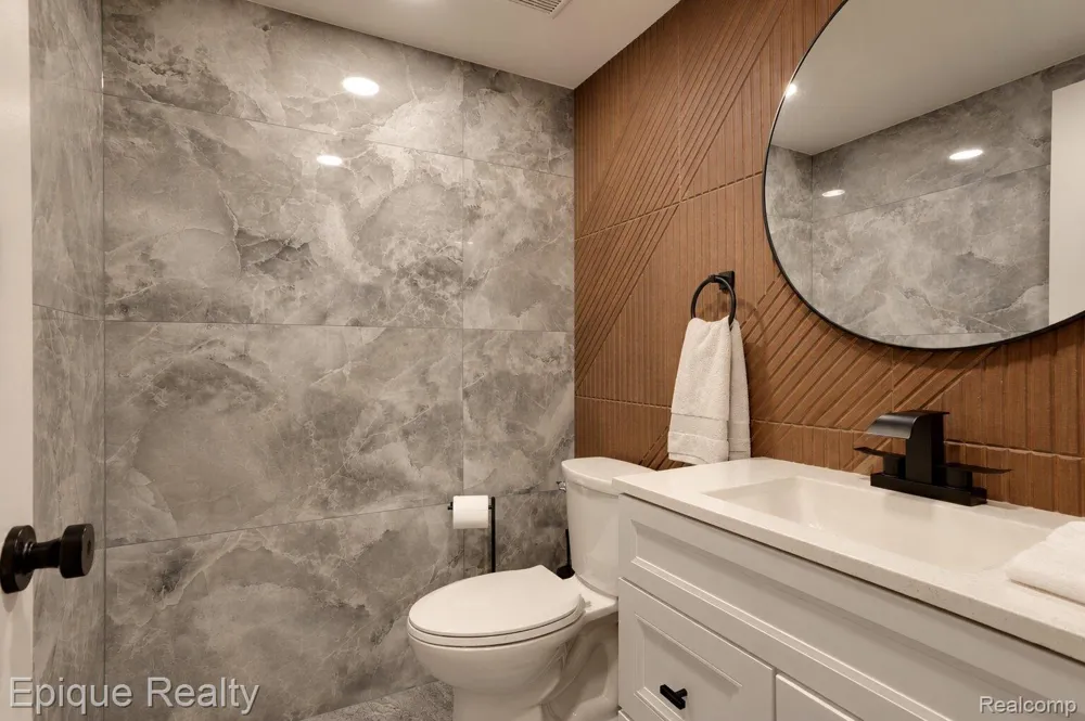 20485 Villa Grande Circle Clinton Charter Township, MI 48038