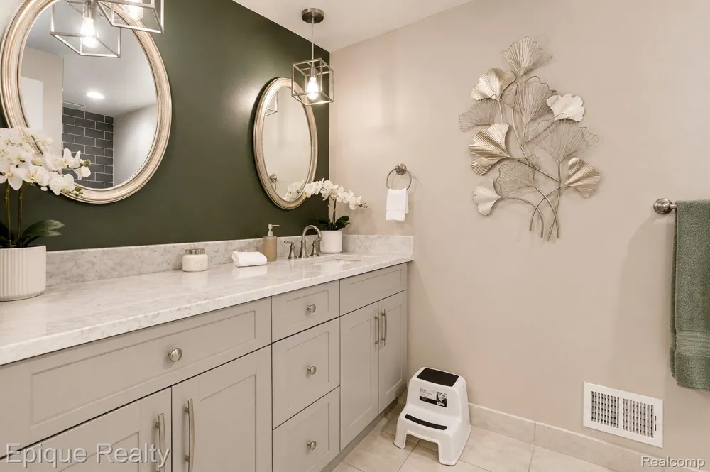 20485 Villa Grande Circle Clinton Charter Township, MI 48038