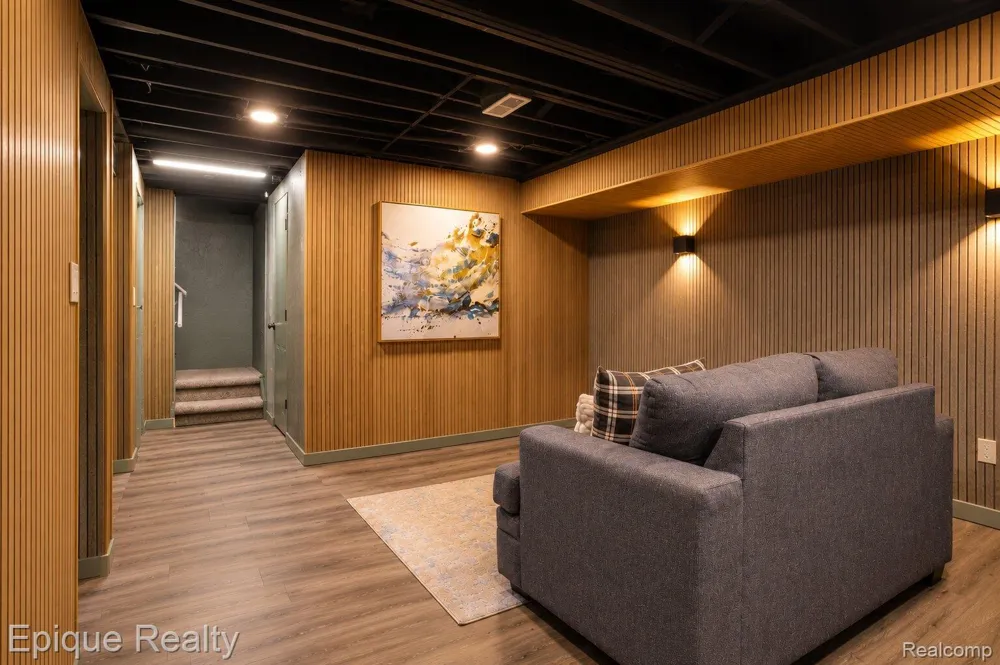 20485 Villa Grande Circle Clinton Charter Township, MI 48038