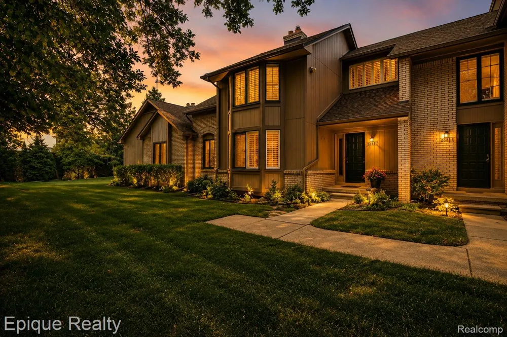20485 Villa Grande Circle Clinton Charter Township, MI 48038