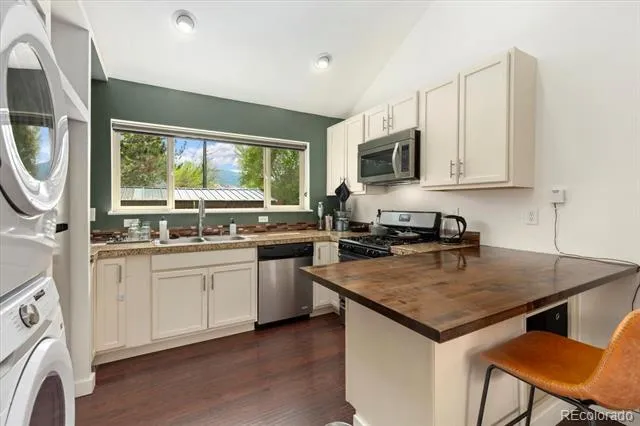 325 & 325 1/2 E 11th Street Salida, CO 81201