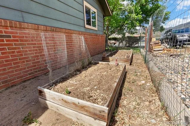 325 & 325 1/2 E 11th Street Salida, CO 81201