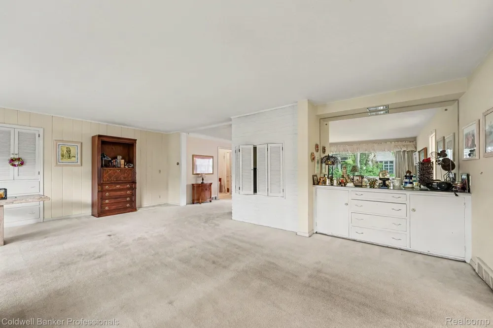 16 Hawthorne Road Village Of Grosse Pointe Shores City, MI 48236