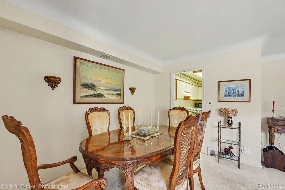 16 Hawthorne Road Village Of Grosse Pointe Shores City, MI 48236