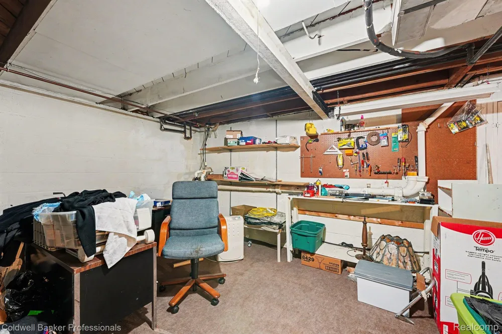 16 Hawthorne Road Village Of Grosse Pointe Shores City, MI 48236