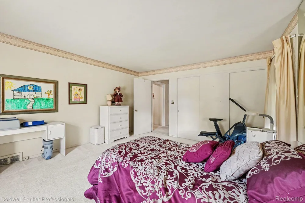 16 Hawthorne Road Village Of Grosse Pointe Shores City, MI 48236