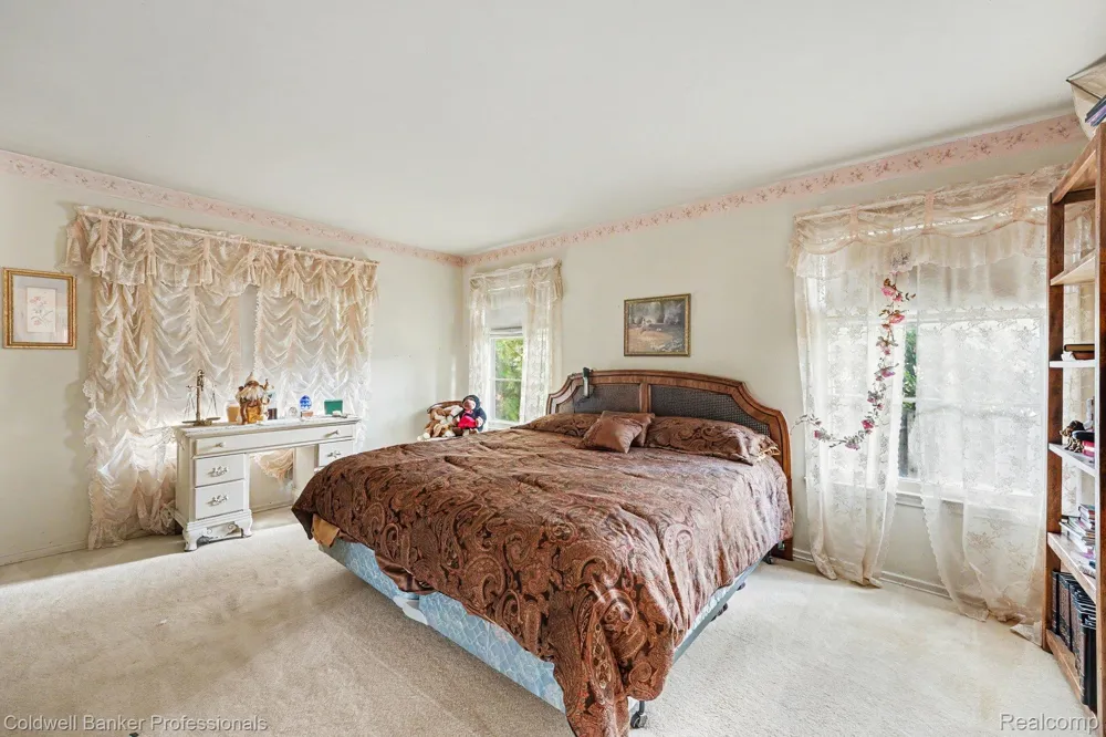 16 Hawthorne Road Village Of Grosse Pointe Shores City, MI 48236
