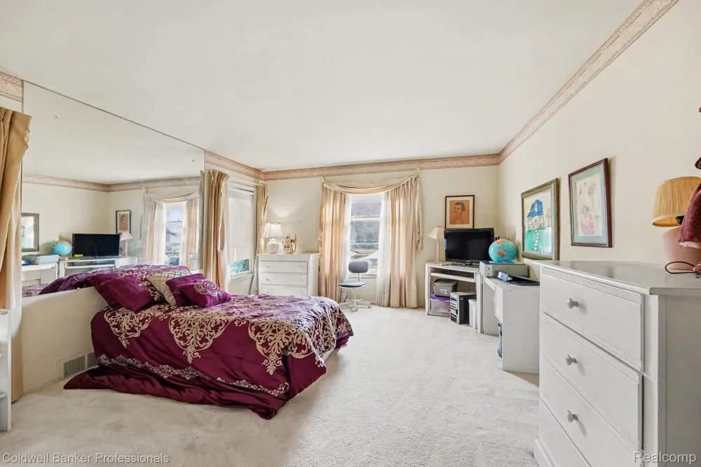 16 Hawthorne Road Village Of Grosse Pointe Shores City, MI 48236