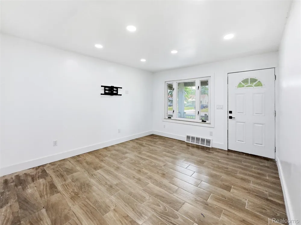 2090 Moran Avenue Lincoln Park City, MI 48146