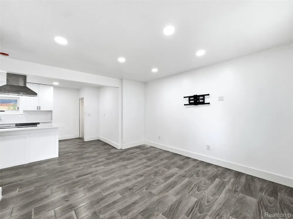 2090 Moran Avenue Lincoln Park City, MI 48146